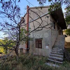 Brač, prodaja nezavršena kuća, parcela 1820 m2