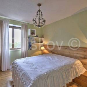 Brač, Splitska 2 kuće, bazen, okućnica 1000 m2, 150m od mora 