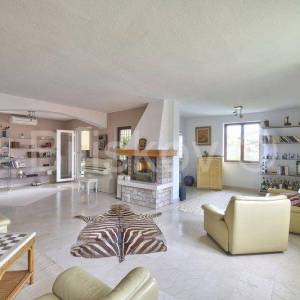 Brač, Splitska 2 kuće, bazen, okućnica 1000 m2, 150m od mora 