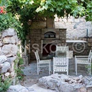 Brač, Splitska 2 kuće, bazen, okućnica 1000 m2, 150m od mora 