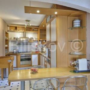 Brač, Splitska 2 kuće, bazen, okućnica 1000 m2, 150m od mora 