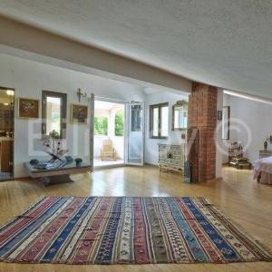 Brač, Splitska 2 kuće, bazen, okućnica 1000 m2, 150m od mora 