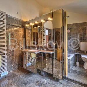 Brač, Splitska 2 kuće, bazen, okućnica 1000 m2, 150m od mora 