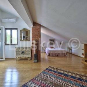 Brač, Splitska 2 kuće, bazen, okućnica 1000 m2, 150m od mora 