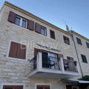 Brač, Splitska 3soban stan 91 m2, parking12 m2