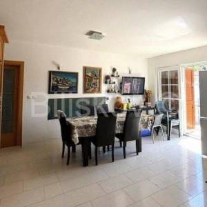 Brač, Splitska 3soban stan 91 m2, parking12 m2