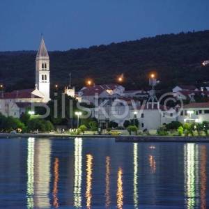 Brač, Supetar, Hotel i stan u potkrovlju