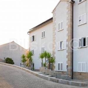 Brač, Supetar, Hotel i stan u potkrovlju