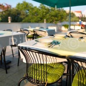 Brač, Supetar, Hotel i stan u potkrovlju