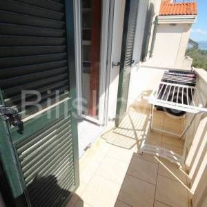 Brač, Supetar prodaja četverosoban komforan stan 85 m2, ostava