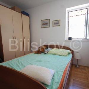 Brač, Supetar prodaja četverosoban komforan stan 85 m2, ostava