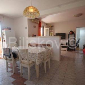 Brač, Supetar prodaja dvosoban stan 43m2, ostava