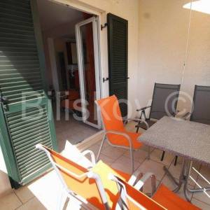 Brač, Supetar prodaja dvosoban stan 43m2, ostava