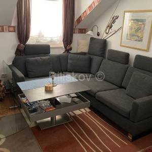 Brač Supetar prodaja kompletno namješten stan, parking 