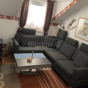 Brač Supetar prodaja kompletno namješten stan, parking 