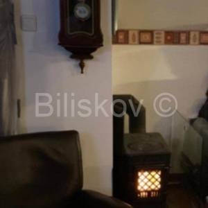 Brač Supetar prodaja kompletno namješten stan, parking 