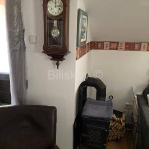 Brač Supetar prodaja kompletno namješten stan, parking 