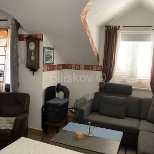 Brač Supetar prodaja kompletno namješten stan, parking 