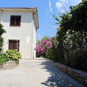 Brač, Supetar, prodaja kuća, centar, 100m od plaže