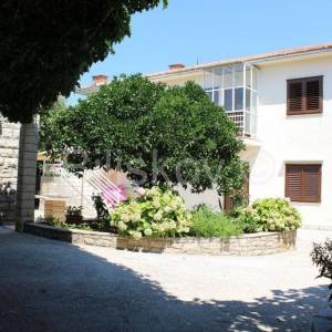 Brač, Supetar, prodaja kuća, centar, 100m od plaže