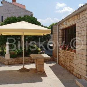 Brač, Supetar, prodaja kuća, centar, 100m od plaže