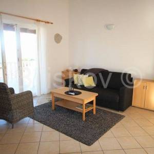 Brač, Sutivan, prodaja kuća, tri apartmana, bazen, 150 m od mora