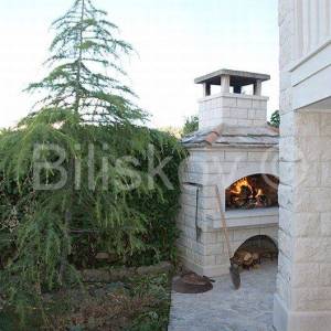 Brač, Sutivan, prodaja kuća, tri apartmana, bazen, 150 m od mora