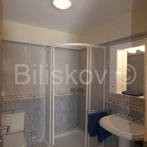 Brač, Sutivan, prodaja kuća, tri apartmana, bazen, 150 m od mora