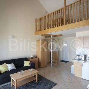 Brač, Sutivan, prodaja kuća, tri apartmana, bazen, 150 m od mora