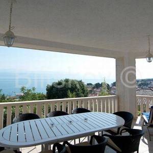 Brač, Sutivan, prodaja kuća, tri apartmana, bazen, 150 m od mora