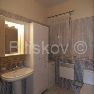 Brač, Sutivan, prodaja kuća, tri apartmana, bazen, 150 m od mora