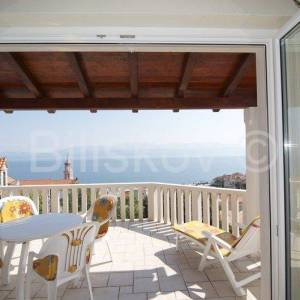 Brač, Sutivan, prodaja kuća, tri apartmana, bazen, 150 m od mora