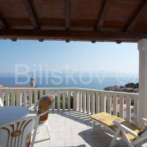 Brač, Sutivan, prodaja kuća, tri apartmana, bazen, 150 m od mora