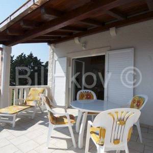 Brač, Sutivan, prodaja kuća, tri apartmana, bazen, 150 m od mora