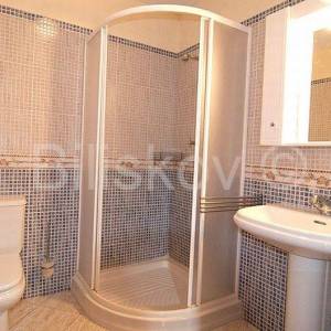 Brač, Sutivan, prodaja kuća, tri apartmana, bazen, 150 m od mora