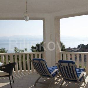 Brač, Sutivan, prodaja kuća, tri apartmana, bazen, 150 m od mora