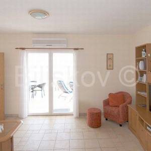 Brač, Sutivan, prodaja kuća, tri apartmana, bazen, 150 m od mora