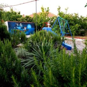 Brač, Sutivan samostojeća kuća na 2 etaže na parceli od 1230 m2, bazen