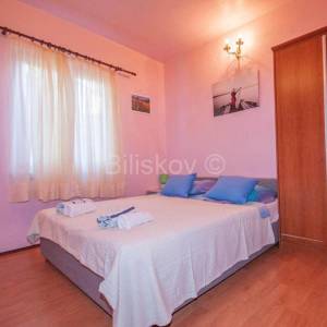 Brač, Sutivan samostojeća kuća na 2 etaže na parceli od 1230 m2, bazen