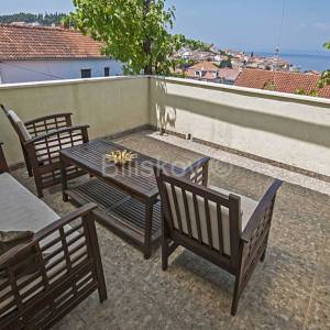 Brač, Sutivan samostojeća kuća na 2 etaže na parceli od 1230 m2, bazen