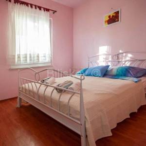 Brač, Sutivan samostojeća kuća na 2 etaže na parceli od 1230 m2, bazen