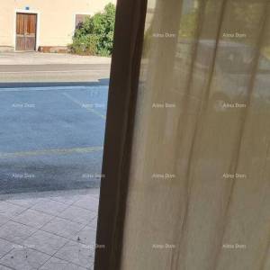 Buje. Prodaje se  stan u Kaštelu, površine 85 m²