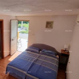 Buje. Prodaje se  stan u Kaštelu, površine 85 m²