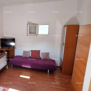 Buje. Prodaje se  stan u Kaštelu, površine 85 m²