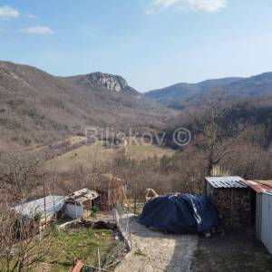 Buzet, prodaja, kuća na brežuljku, parcela 2400m2