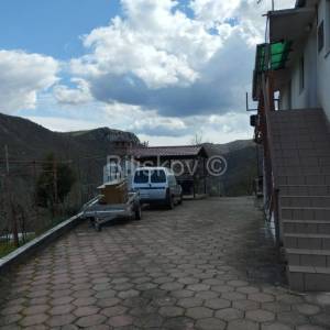 Buzet, prodaja, kuća na brežuljku, parcela 2400m2