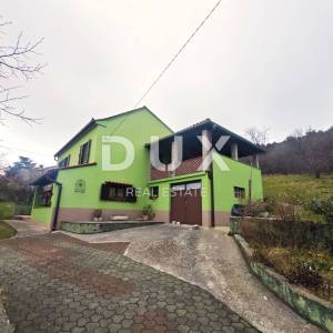 ČAVLE (okolica) - Samostojeća kuća sa 3250 m2 građevinskog zemljišta!