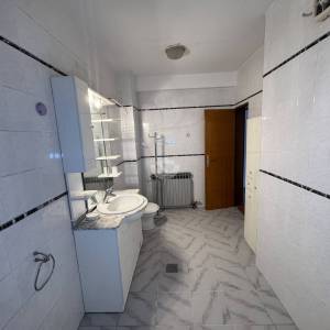 Čazma, CENTAR, 5-sobni stan , 165m2, Investicija idealno za najam radnicima, Moguća zamjena za drugu nekretninu