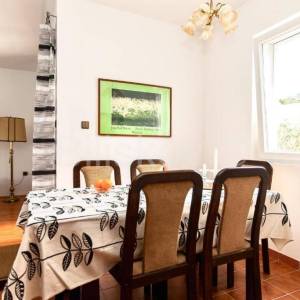 Čiovo, apartmanska kuća 1. red do mora