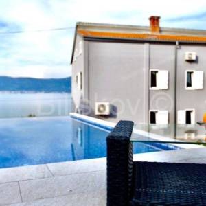 Čiovo, apartmanska kuća 1. red do mora